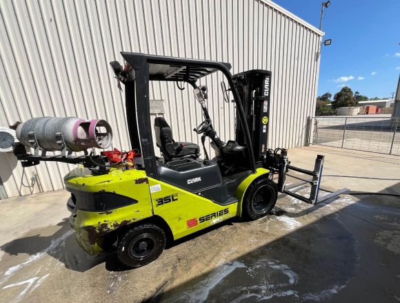 2018 Clark Forklift S35L