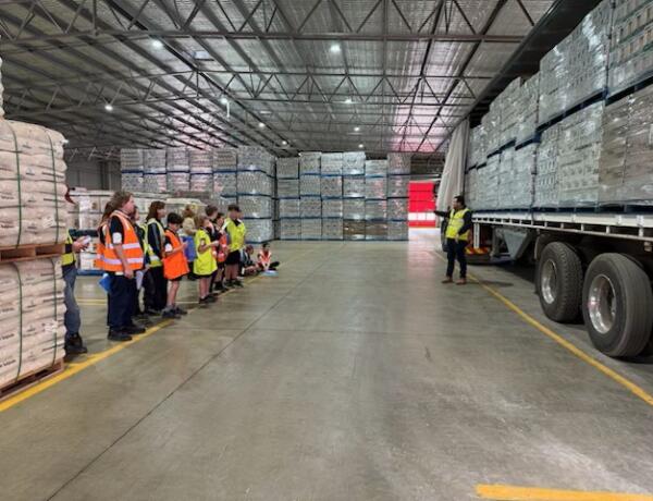 Tatura Primary School visits Leocatas Transport