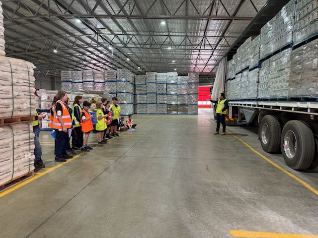 Tatura Primary School visits Leocatas Transport