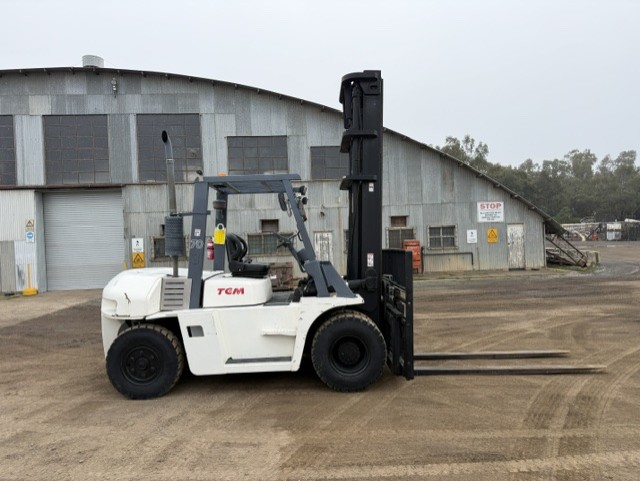 7 tonne forklift for frieghts services and warehousing